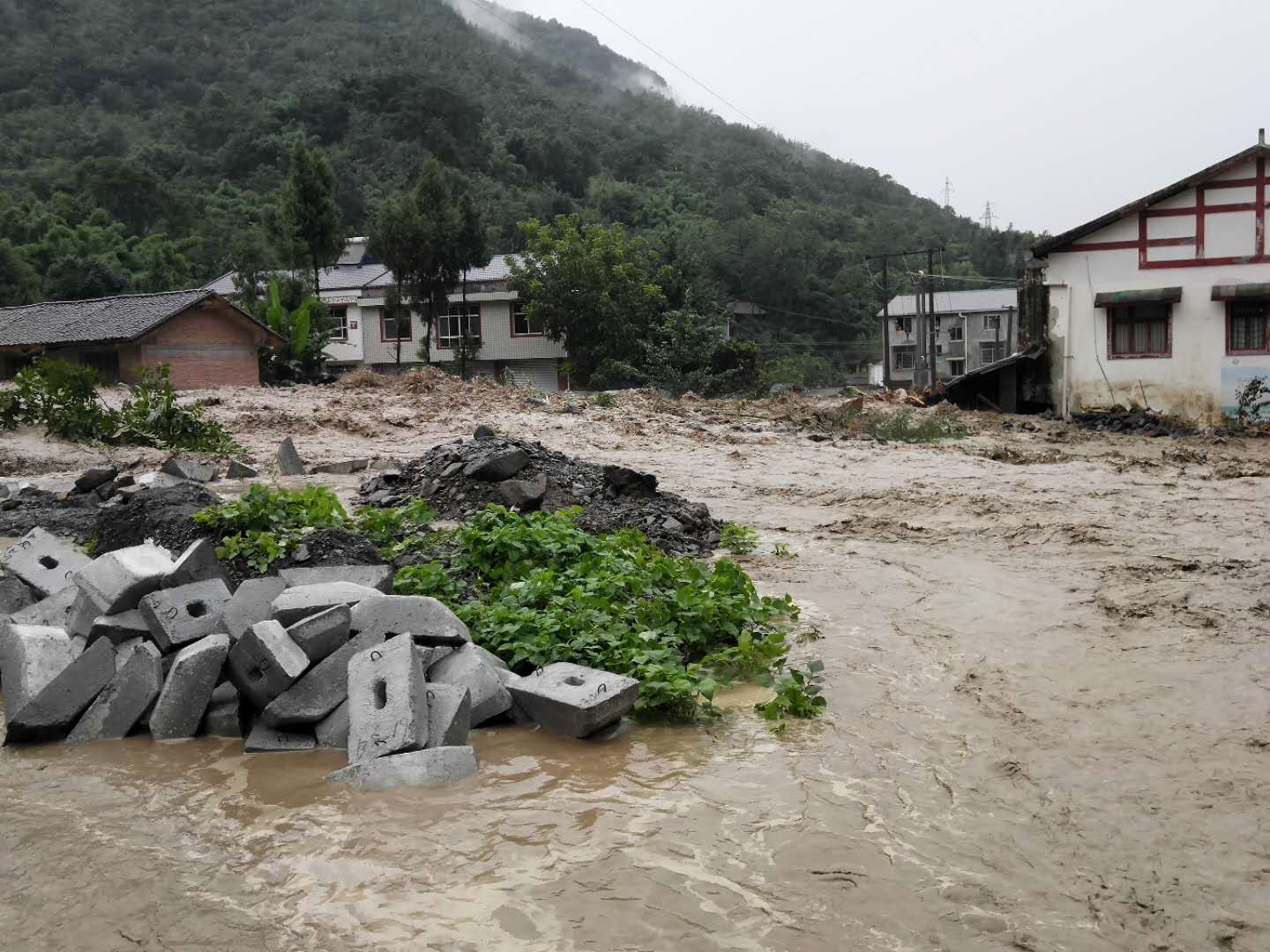 泥石流、山體滑坡等地質(zhì)災害時有發(fā)生